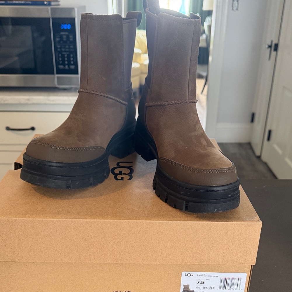 UGG Women's Dark Brown Winter Boots
